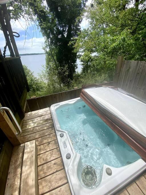 2 Bedroom Newly Renovated Waterfront Home; 10 Min From Mgm & The Gaylord ฟอร์ทวอชิงตัน ภายนอก รูปภาพ